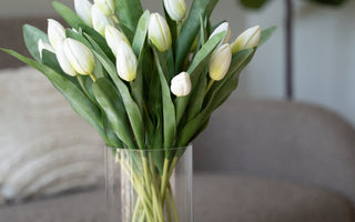 Gjør det blomsterfint til påske og vår med kunstige buketter og vårblomster