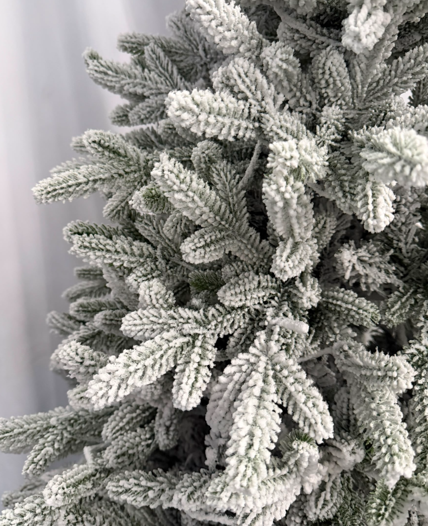 Kunstig Juletre Skadi m/Snø